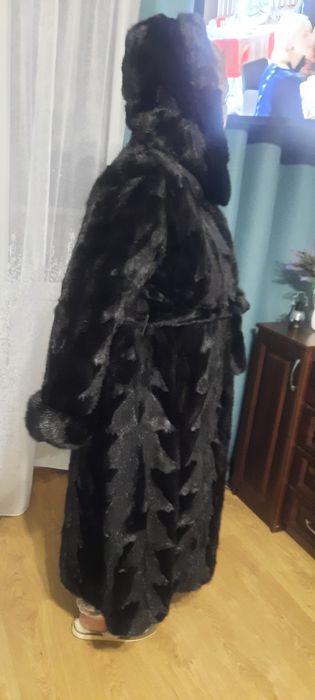 Продам норкову шубу