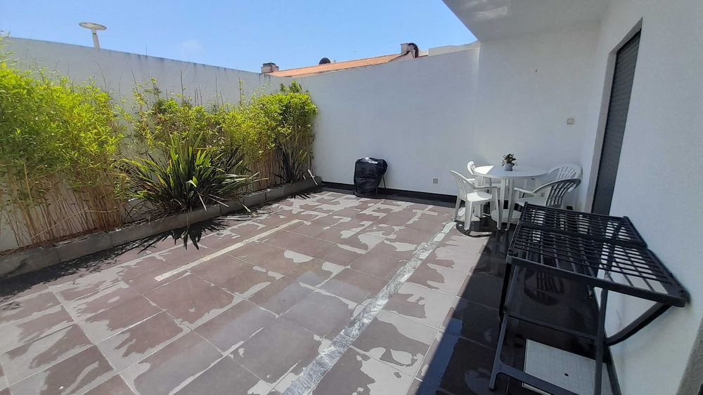 Arrenda-se agradável Apartamento T2 Peniche