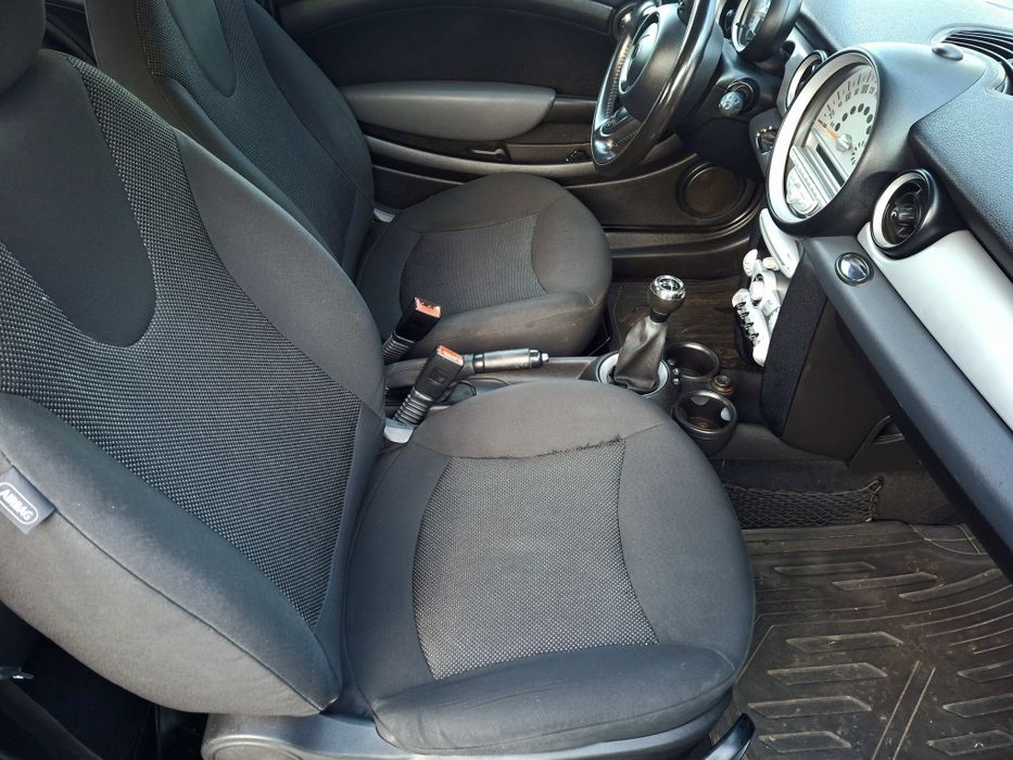 Mini Cooper S-doinwestowane auto.