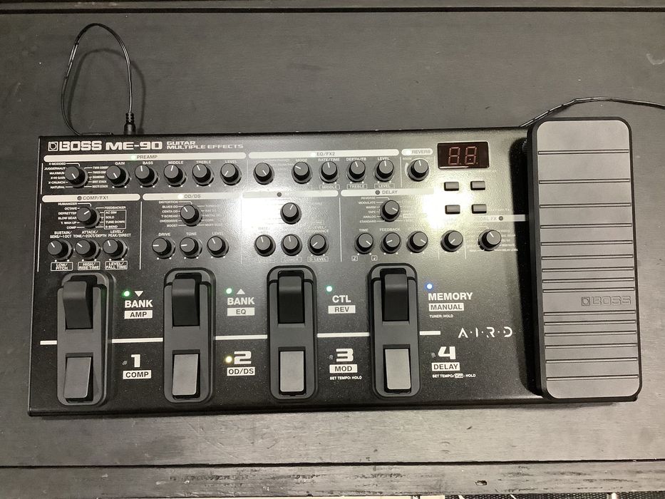 Pedaleira Boss ME 90