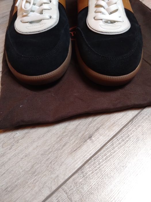Продам кроссовки туфли tods
