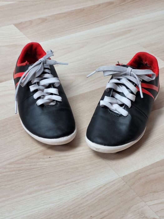 Buty piłkarskie Kipsta r.29 dł.wkładki 18 cm