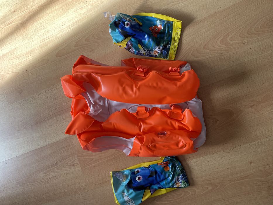 Colete e braçadeiras insuflaveis