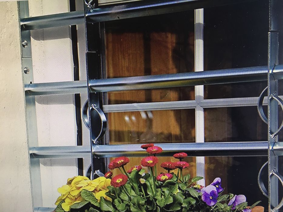 Okno krata ochrona regulowany montaż