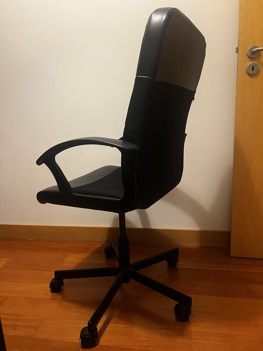 Conjunto Secretária+Estante IKEA+cadeira giratória