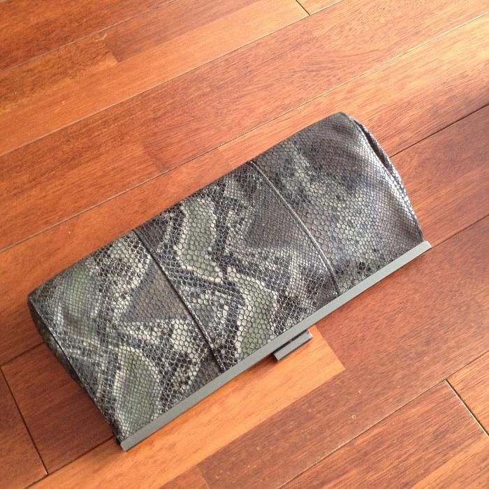 Wężowa kopertówka Bershka