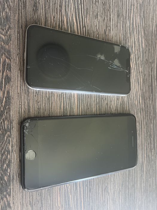 ПРОДАМ iPhone 7+ и 10