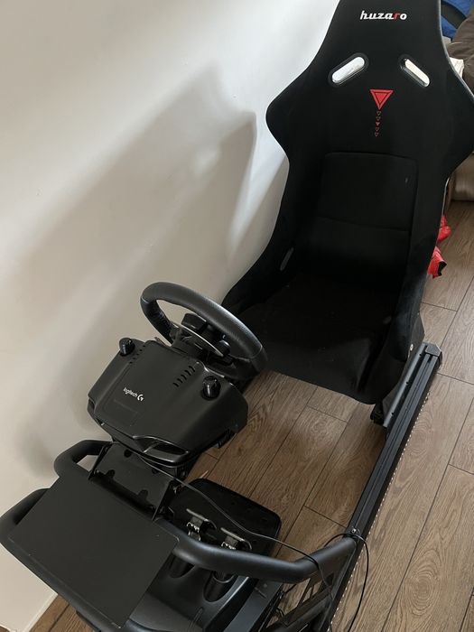 siedzisko gamingowe Huzaro + kierownica Logitech