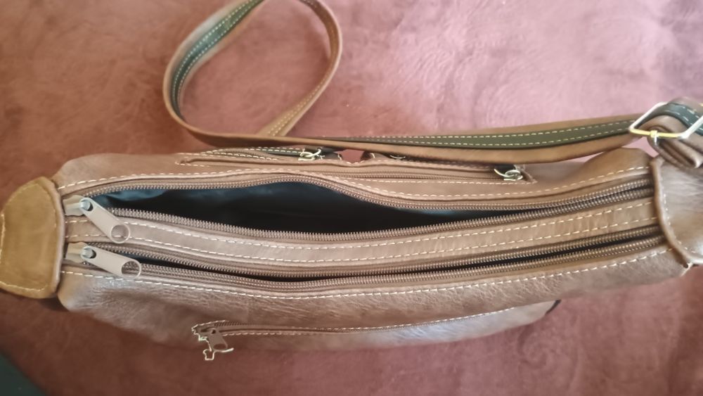 Brązowa listonoszka na ramię