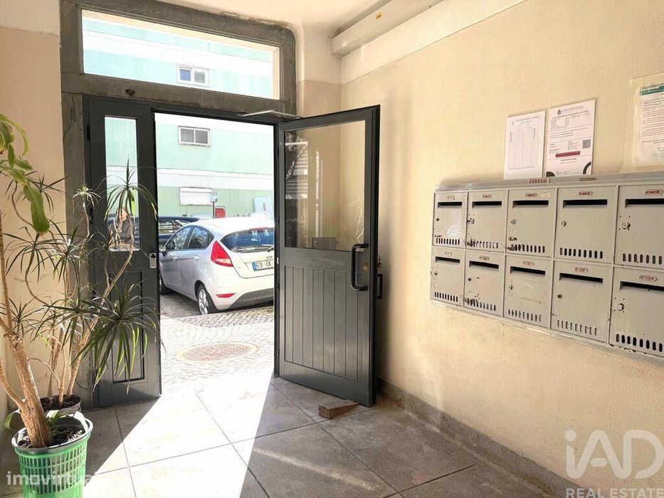 Apartamento T2 em Benfica de 56 m2