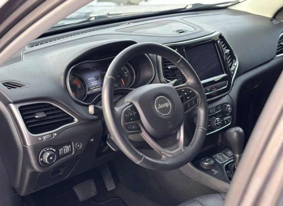 Jeep Cherokee 2019 року