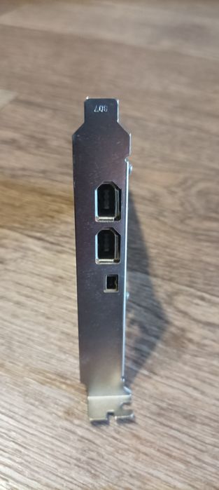 Карта відеозахвату пoд MINI-DV та карта розширення USB 2.0 через PCE