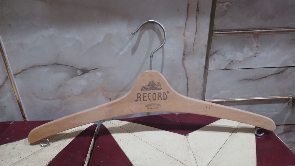 Детская старая деревяная вешалка