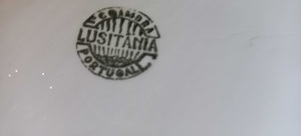 Terrina antiga da loiça Lusitânia