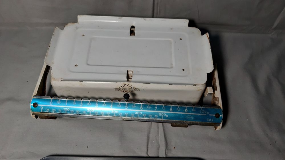 Balança vintage a funcionar
