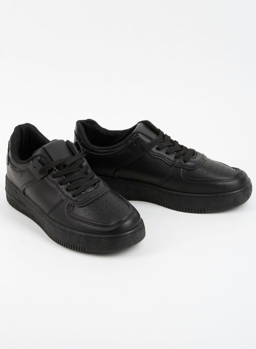 Жіночі чорні кросівки