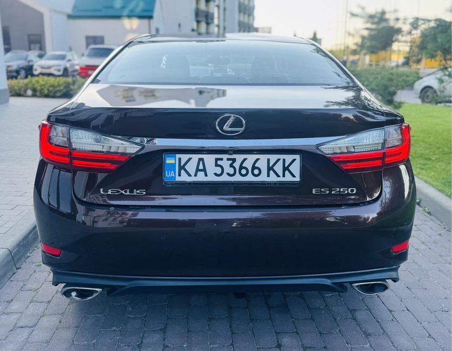 Продам Lexus ES250 2018 рік 2.5 газ/бензин АВТОМАТ після прильоту шахеда!