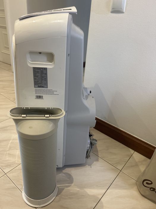 Daitsu air conditioner in great condition - used once with all parts