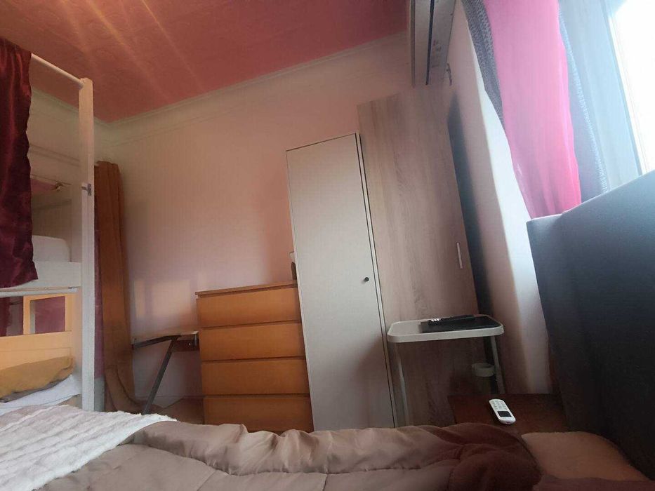 Quarto Triplo c/ Cama Casal, Beliche, TV 50", Netflix & AC