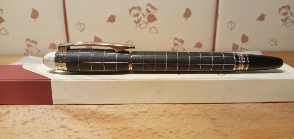 ручка Montblanc Starwalker Metal & Rubber.