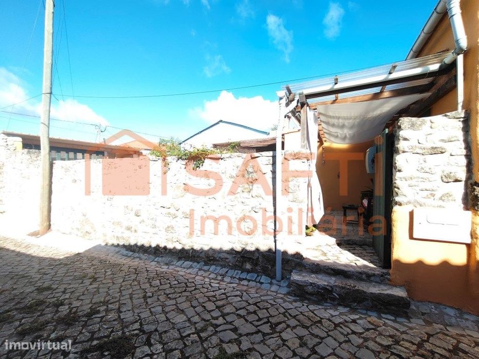 Moradia T3 Com Jardim, Oficina E Estacionamento.