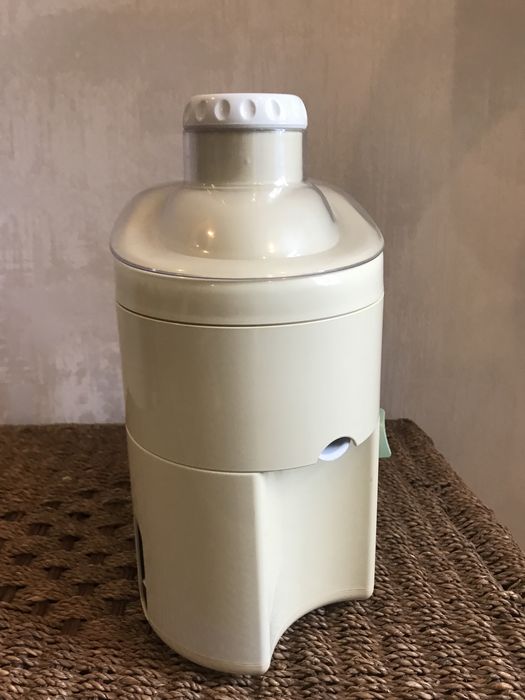Соковыжималка Binatone JE-800 CP