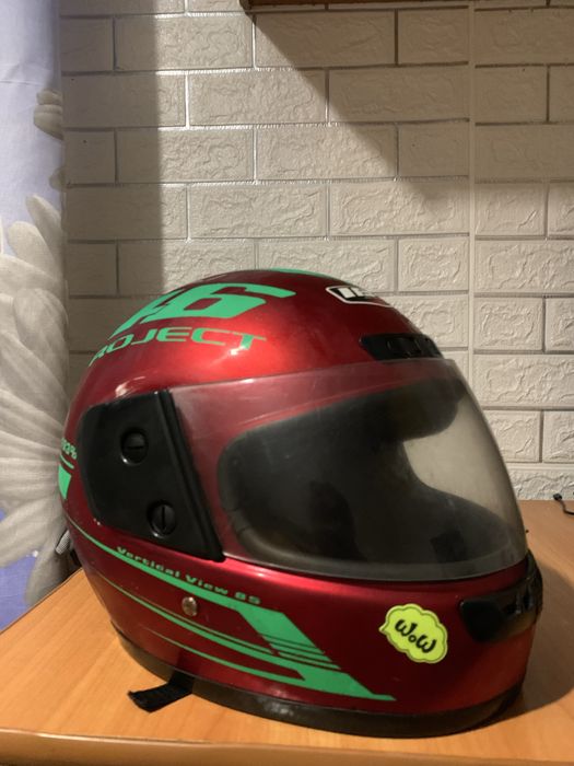 Шлем на мотоцикл.