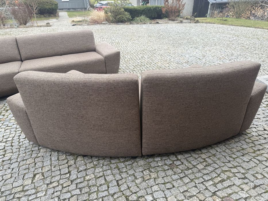 Zestaw wypoczynkowy deóch kanap renomowanej niemieckiej firmy.