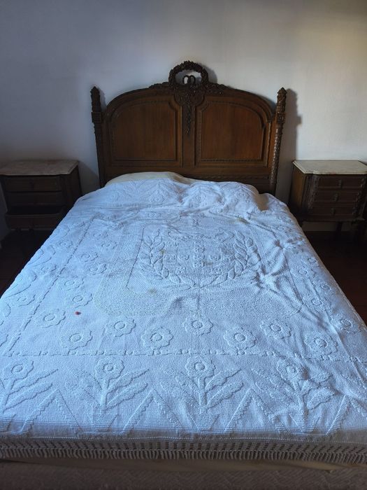 Quarto completo com espelho