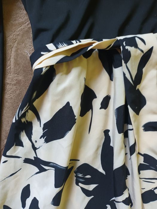 Sukienka z bufiastymi rękawami roz L/ XL.