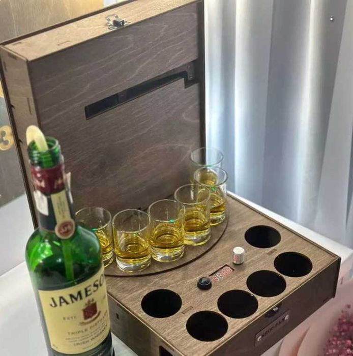 Автоматичний наливатор алкоголю на 6 чарок деревʼяний
