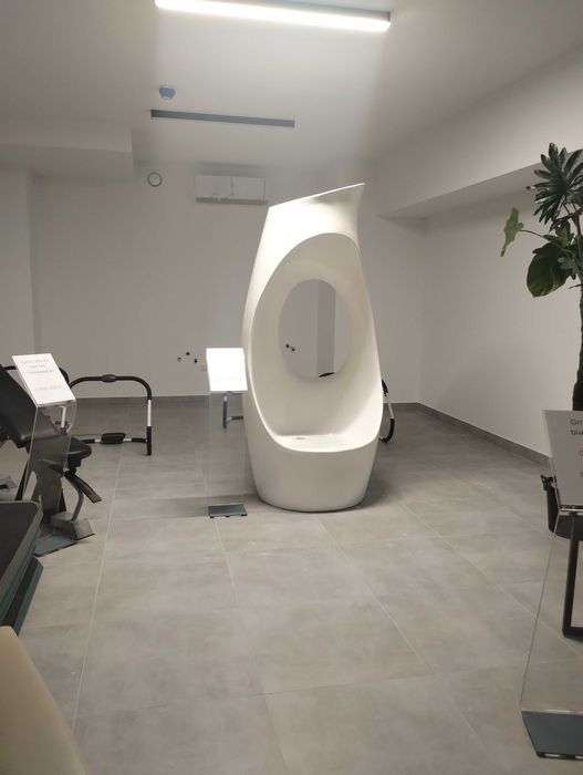 Fotel/Doniczka - Akryl biały sprzedam!!!