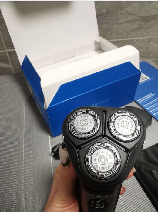 Єлектробритва Philips Series 3000 нова