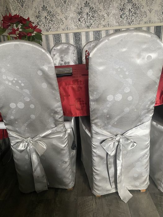 Stól 6 krzeseł w komplecie  z sukienkami