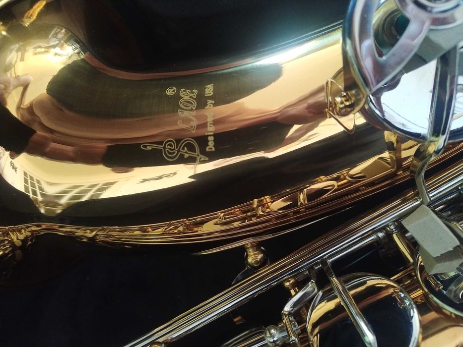 Saxofone tenor Slade. Novo com estojo