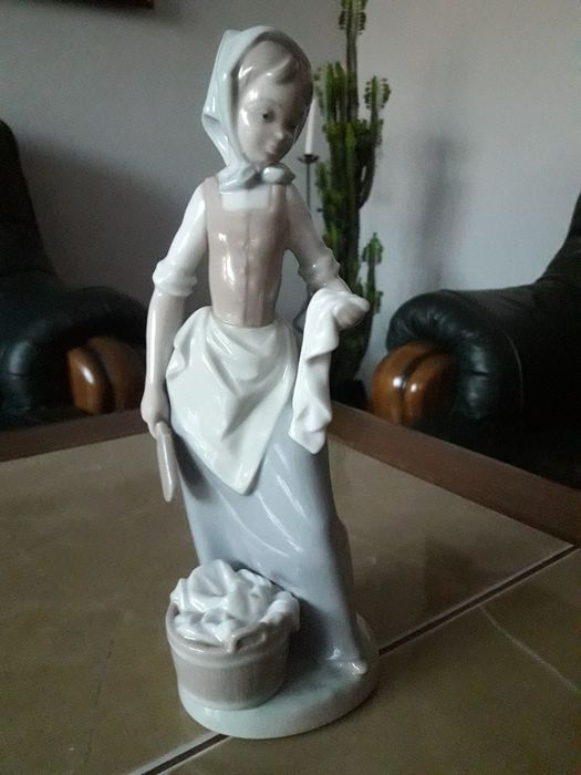 Porcelanowa figurka Nao Lladro Hiszpania