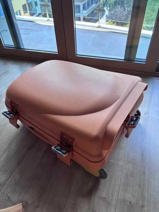 Mala de viagem vintage laranja da Benetton