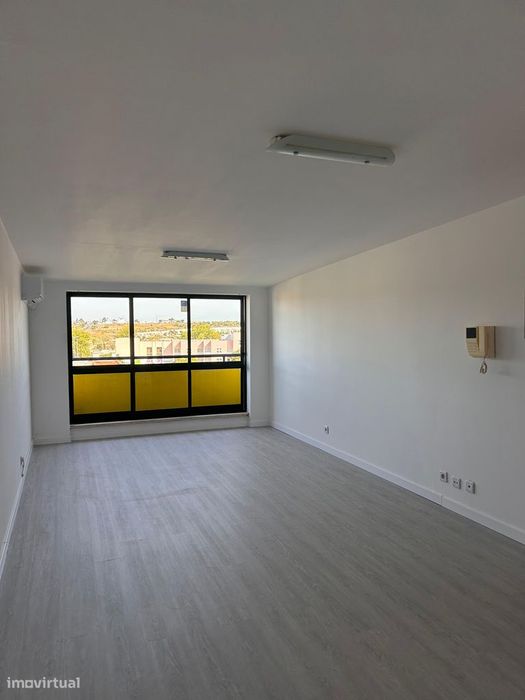 Escritório 20m2 - Quinta do Conde, edifício CGD