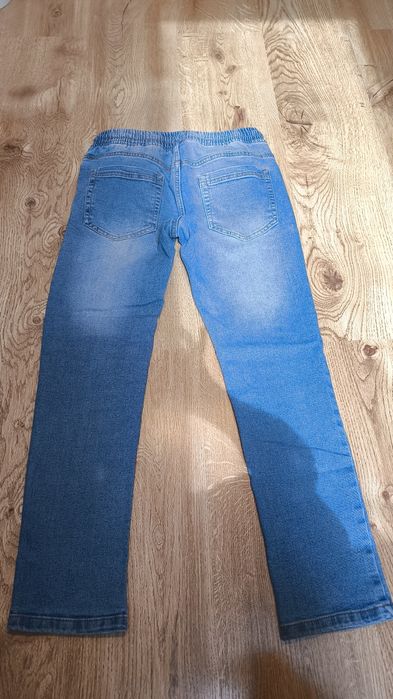 Spodnie jeansowe dziecięce r. 146
