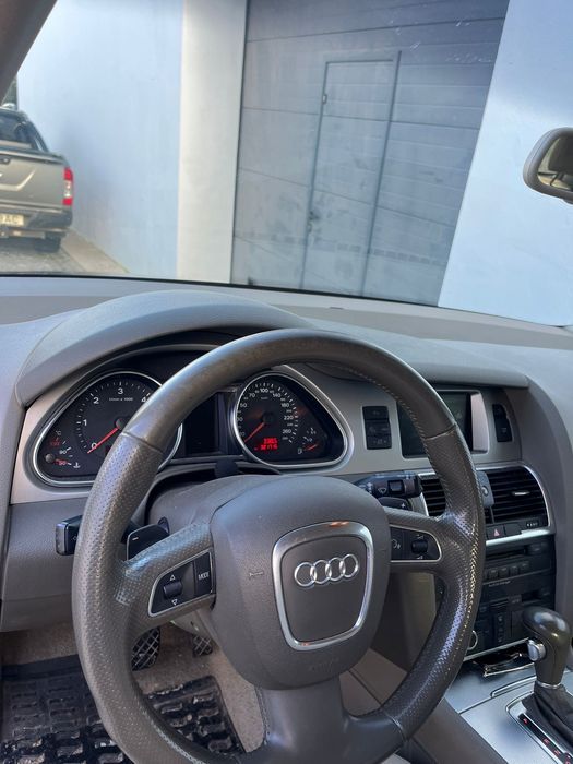 Audi Q7 em ótimo estado