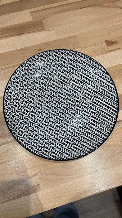 Sprzedam Talerze deserowe, bardzo ładne, nowe, średnica 19cm.