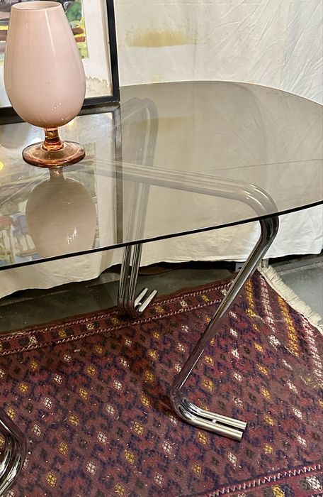 Mesa de Centro/Apoio Vintage Anos 70 – Vidro Fumado e Cromados