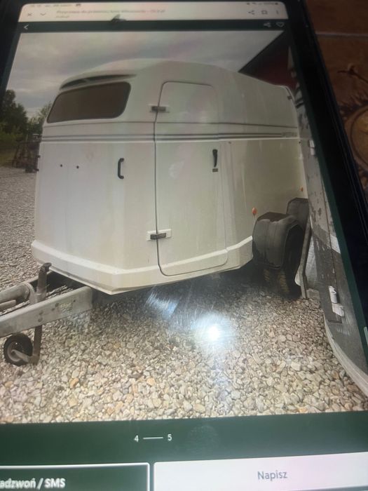 Przyczepa do przewozu koni