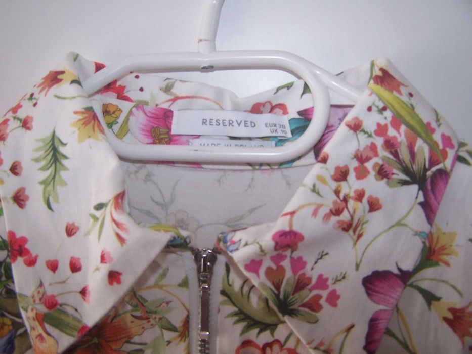 Sukienka w kwiaty Reserved 38