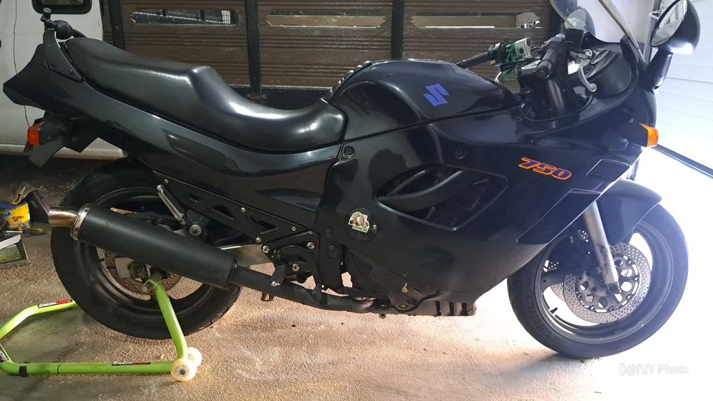 Suzuki Gsx750f 1992 78kw ler anúncio VALOR 1100€ até ao fim do mês