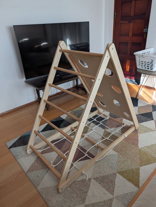 Torre de Aprendizagem Montessori em Madeira com Rampa de Escalada