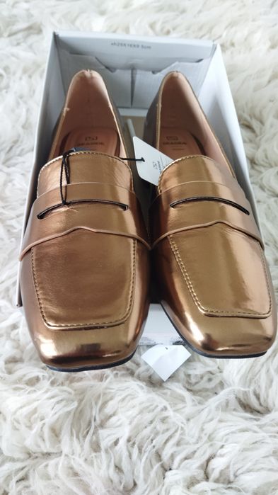 Sapatos novos  muito bonitos