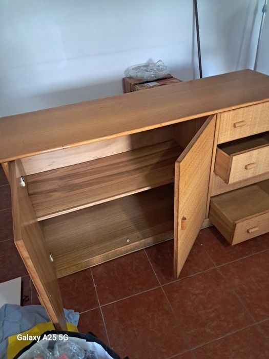 Vende-se pela melhor oferta.