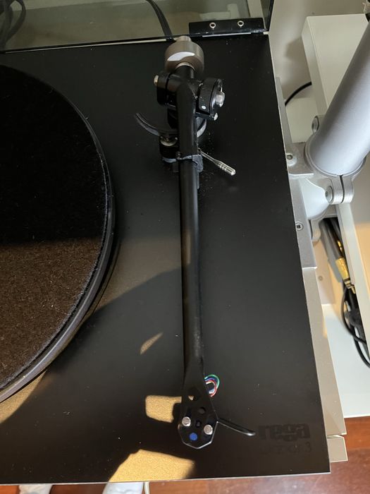 Rega Planar 3 – Gira-discos vintage em excelente estado (pouco uso)