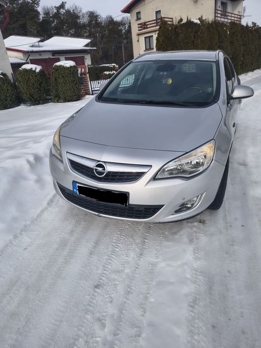 Opel Astra J 2011